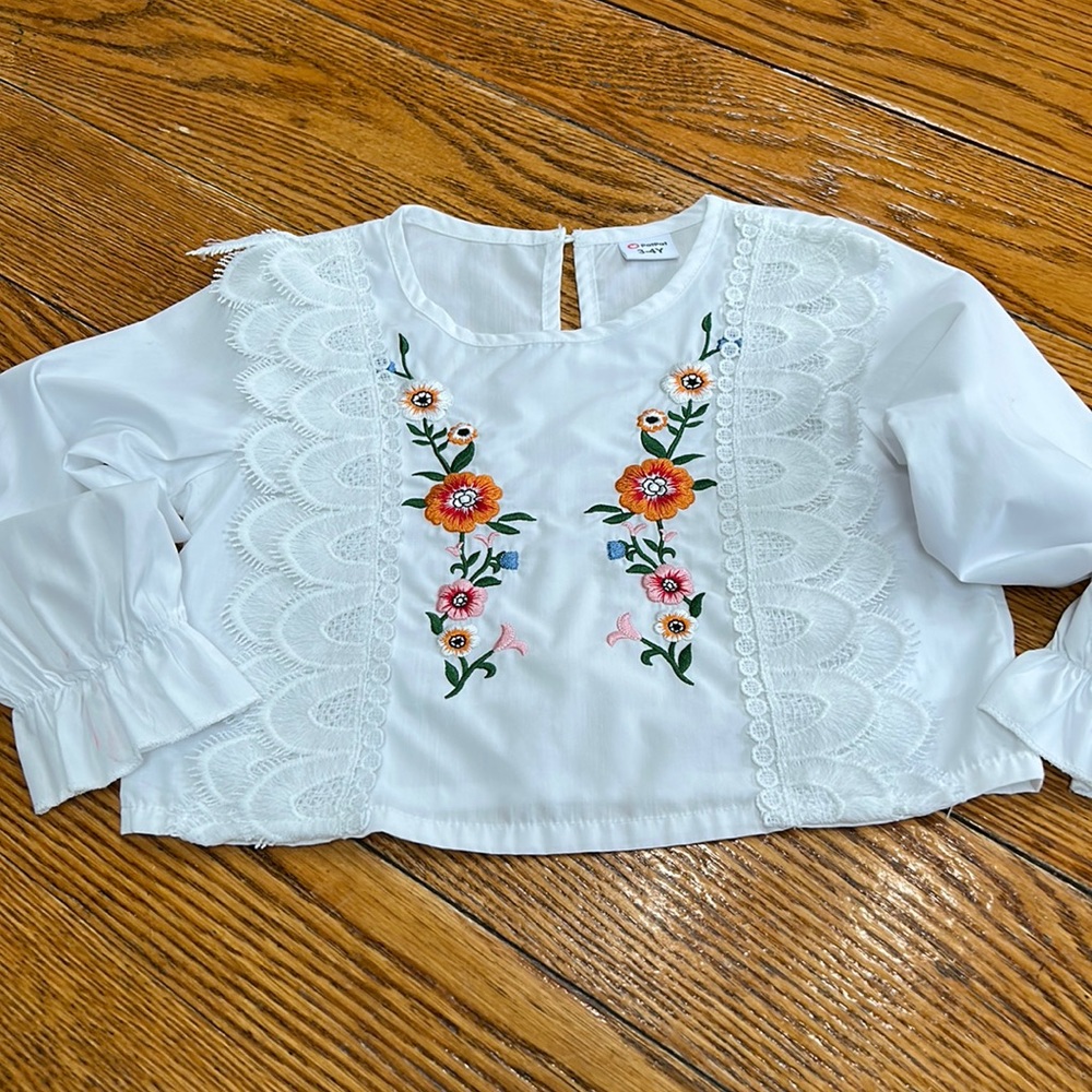 PatPat brand white blouse. Embroidered flowers/crochet. Toddler Size 3-4.